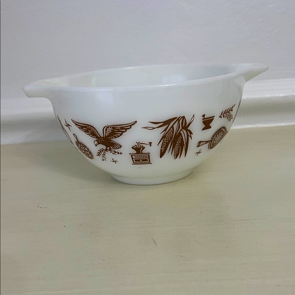 Vintage Pyrex White Mixing Bowl with Brown Eagle Design - Picture 1 of 4